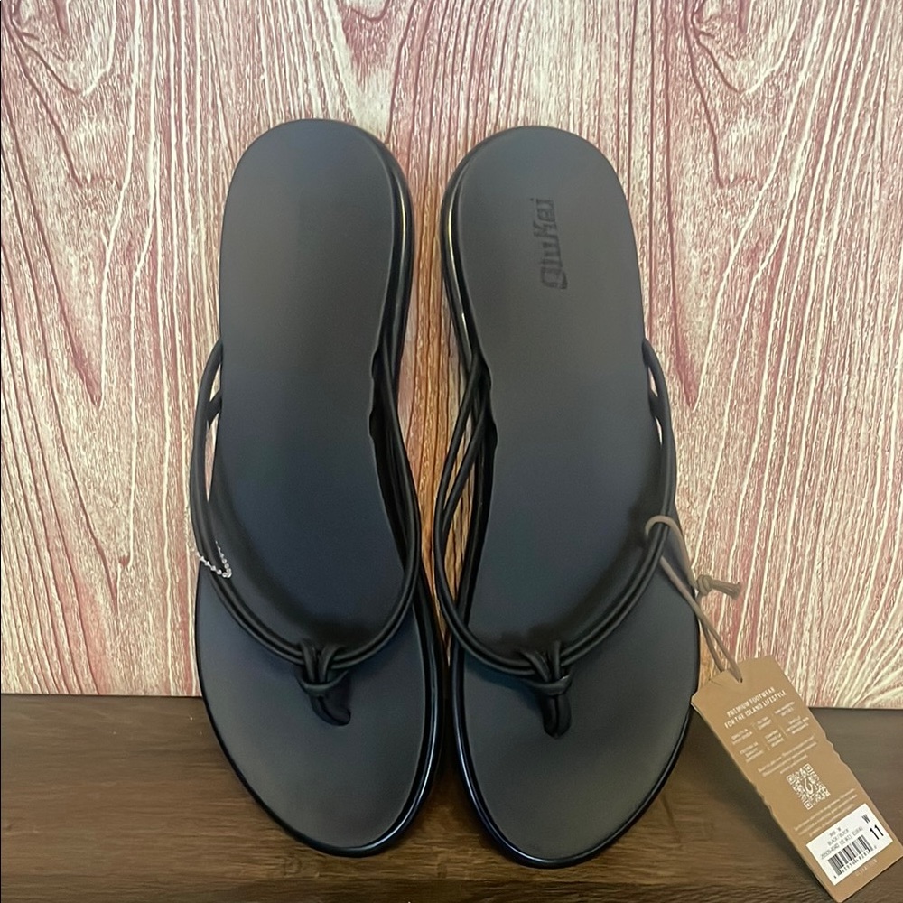 New OluKai Women’s AKA Black Flip-Flops Sandals